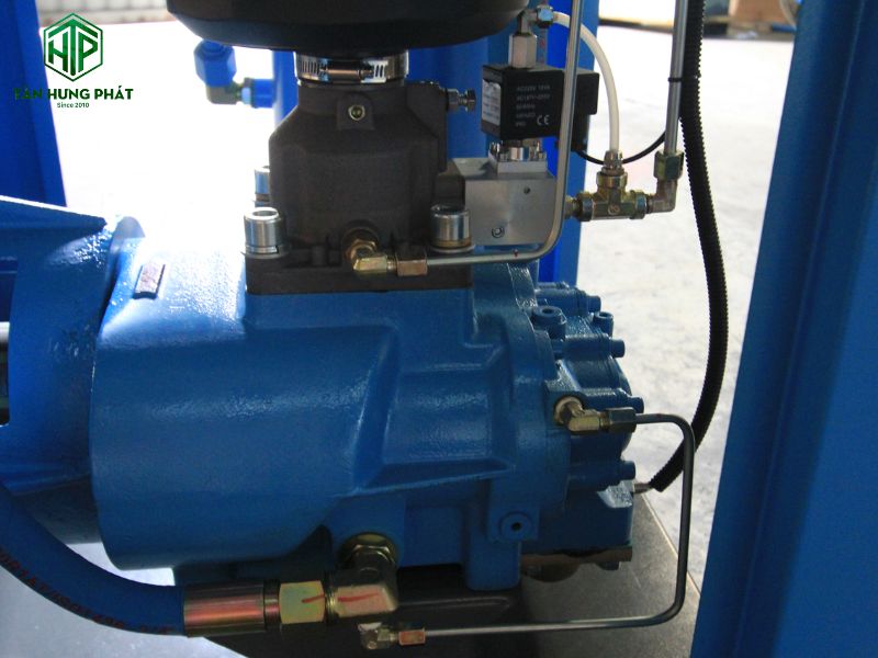Máy nén khí bị hao dầu quá mức là một dấu hiệu cho thấy có vấn đề ở hệ thống tách dầu.