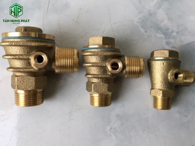 Van một chiều dạng xoay có thiết kế đơn giản với một cửa xoay (đĩa van) hoạt động trên một trục bản lề