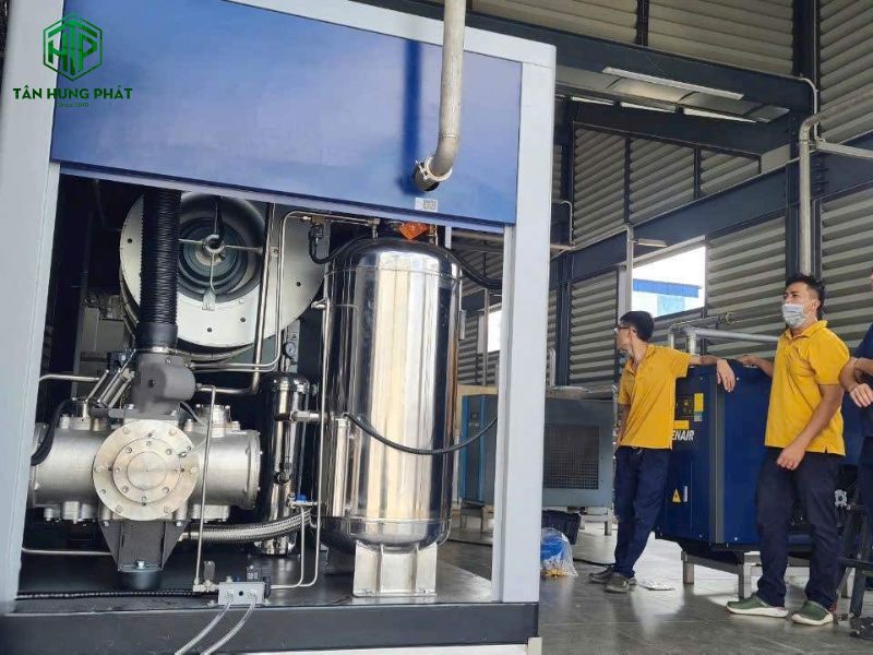 Trước khi mua, bạn cần phải kiểm tra kỹ lưỡng bên ngoài máy, các chi tiết bên trong, năm sản xuất, thời gian đã hoạt động,...