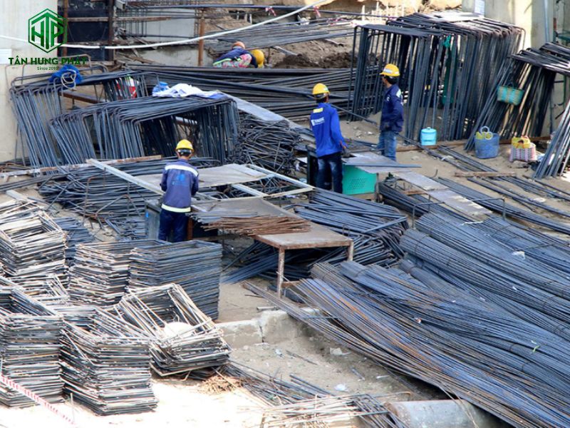 Máy nén khí cung cấp lực đẩy cho máy khoan lỗ, khoan tường, khoan đá